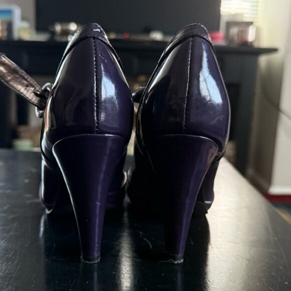 Gabriella Rocha Shelby Mary Jane T-Strap Heels Burgundy Patent - Size 5 - Picture 4 of 6